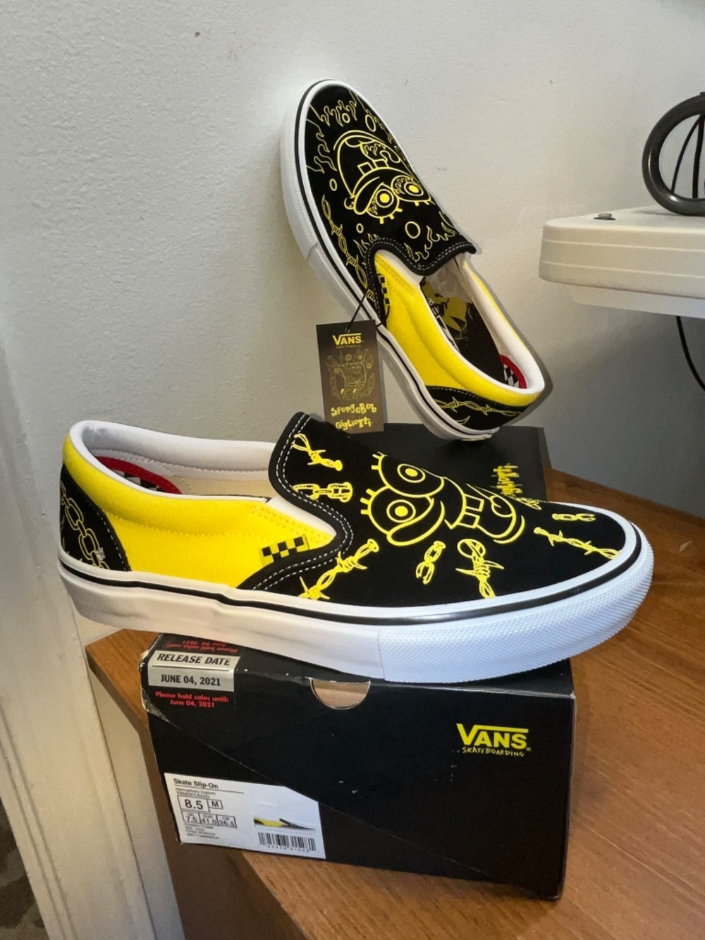 NWT Men's VANS "Off The Wall"  [Spongebob Gigliotti]  Skateboard Slip-ons 8.5 - Picture 14 of 16